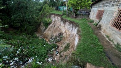 ¡Sin respuesta! Dos familias en Los Cortijos viven bajo la amenaza de un barranco que devora sus hogares