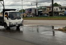 Filtración de agua en el elevado de Boquerón amenaza la recién colocada capa asfáltica