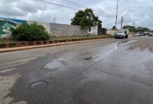 Vecinos de Las Cayenas denuncian bote de aguas negras por colapso de planta de tratamiento