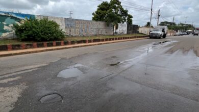 Vecinos de Las Cayenas denuncian bote de aguas negras por colapso de planta de tratamiento