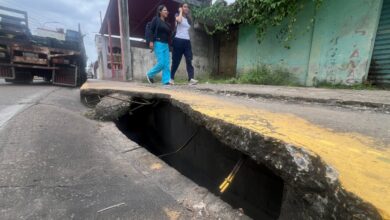 Cráter en plena acera de la avenida Miranda siguen sin ser reparado
