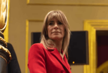 Juez español envía a juicio a la esposa de Pedro Sánchez y le prohíbe salir del país