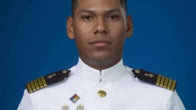 Familia de cadete venezolano exige autopsia independiente tras su muerte en buque en Italia
