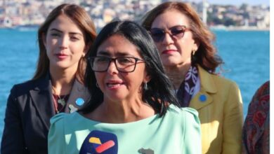 Delcy Rodríguez anuncia que está en camino de regreso a Venezuela tras gira por India y Turquía
