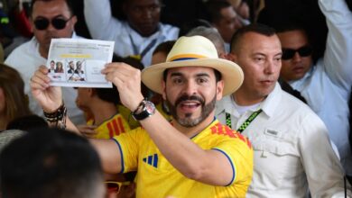 De la Espriella sufraga en Barranquilla confiado en su triunfo en el balotaje presidencial de Colombia