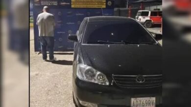 Zulia: detenido por arrastrar a su esposa con su auto (video)