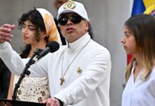 Petro insta a la "máxima tranquilidad y sabiduría" durante la apertura del balotaje presidencial en Colombia