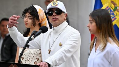 Petro insta a la "máxima tranquilidad y sabiduría" durante la apertura del balotaje presidencial en Colombia