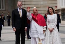 Familia real española recibe al Papa León XIV en el Palacio Real durante su primera visita oficial a España