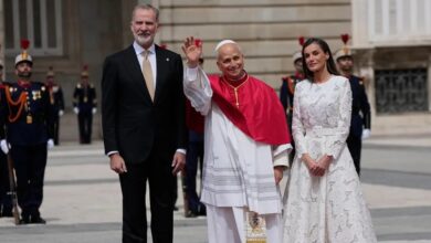 Familia real española recibe al Papa León XIV en el Palacio Real durante su primera visita oficial a España