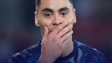 Almirón es el primer futbolista expulsado por taparse la boca