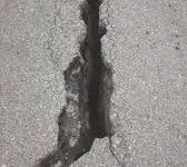 Se partió la carretera de Morón tras el fuerte terremoto