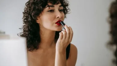¿Vanidad o amor propio? Lo que realmente transmite el color de tus labios