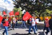 «¡No trabajamos los sábados!»: Docentes ecuatorianos se lanzan a las calles contra polémica norma laboral