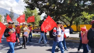 «¡No trabajamos los sábados!»: Docentes ecuatorianos se lanzan a las calles contra polémica norma laboral