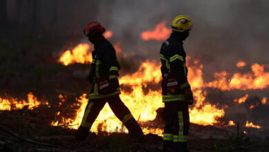 Francia evacúa a más de 220.000 personas por la ola devastadora de incendios forestales