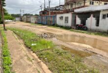 Vecinos del Callejón Universidad denuncian falta de asfaltado y amenaza de inundaciones