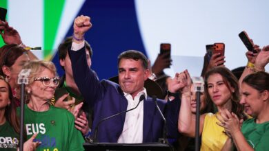 Flávio Bolsonaro oficializa su candidatura presidencial en Brasil con el respaldo de Javier Milei