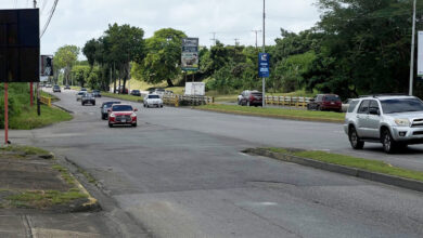 Falta de alumbrado público y hueco en la avenida Alirio Ugarte Pelayo de Maturín ponen en riesgo a conductores