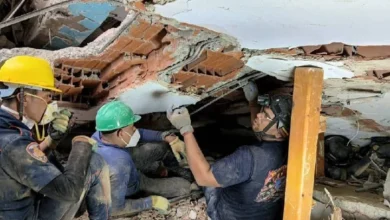 Bomberos de Anzoátegui y Apure siguen desplegados en La Guaira
