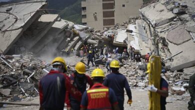 Rescatan con vida a dos personas en Carabobo tras 10 horas de trabajo