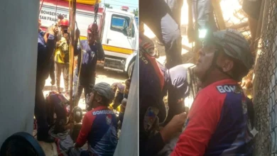Bomberos rescatan a un hombre tras caer a un pozo de 30 metros
