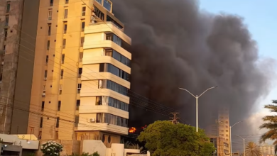 Voraz incendio consume reconocido centro comercial en la isla de Margarita (+Video)