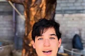 Josué Benjamín dona fondos de su escultura de Messi a La Guaira