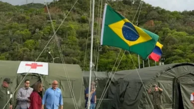 Marina de Brasil instala un hospital de campaña en La Guaira