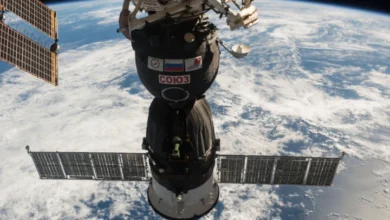 La nave nave rusa Soyuz MS-28 desatraca de la EEI e inicia su retorno a la Tierra con tres astronautas