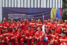 Condecoran a brigada de rescatistas de Perú en Venezuela