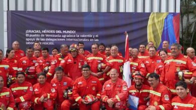 Condecoran a brigada de rescatistas de Perú en Venezuela