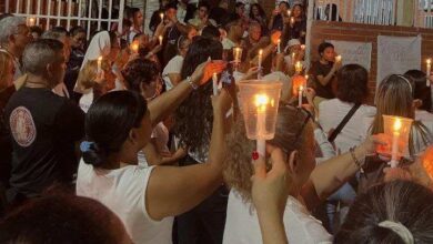 Psicólogo afirma que la oración en grupo une a la gente y reconforta
