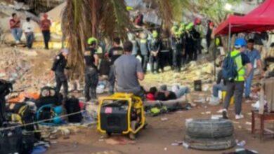Rescatistas detectan señales de vida bajo escombros en Caraballeda