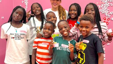 Shakira sorprendió con paseo en Times Square en Nueva York junto a los Ghetto Kids