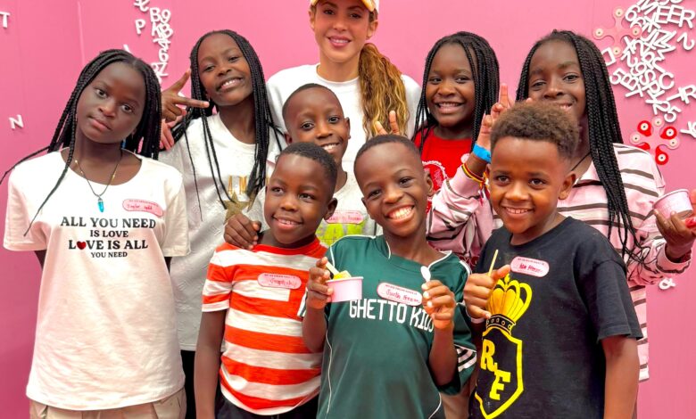 Shakira sorprendió con paseo en Times Square en Nueva York junto a los Ghetto Kids