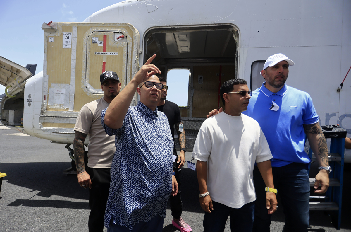 Tito El Bambino y Héctor "El Father" envían avión con 4,5 toneladas de ayuda a Venezuela