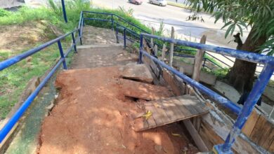 Vecinos de Palo Negro denuncian abandono de obras en las escaleras del sector