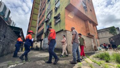 Protección Civil y Bomberos inspeccionan edificio de más de 40 años en Las Cocuizas