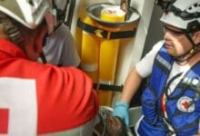 Localizan con vida a hombre que pasó casi ocho días bajo estructuras colapsadas en La Guaira