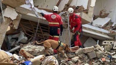 Bomberos españoles: el país queda destrozado por el doble terremoto