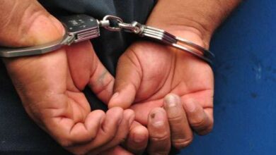 Detienen a un hombre que tenía sometida a su novia con un cuchillo