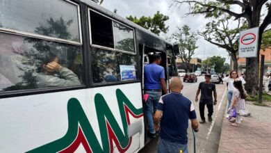 Despliegan operativo para ordenar el transporte público y mototaxis en el centro
