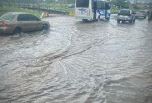 Lluvias e ineficiencia en el drenaje inundan la avenida principal de La Puente en Maturín