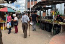 La creciente brecha de precios empuja a los maturineses a realizar sus compras en los mercados municipales