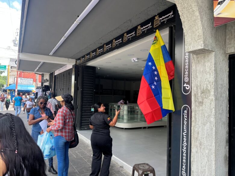 Comercio de Maturín acata duelo nacional por víctimas de la tragedia en La Guaira