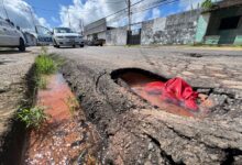 Denuncia masivo bote de aguas blancas en la avenida principal de Boquerón en Maturín