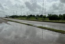 Reportan formación de laguna en la avenida Bella Vista debido a obstrucción de desagües