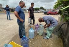 Comercio asiático de la avenida El Ejército se convierte en alivio para vecinos ante fallas de agua