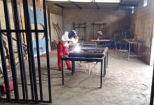 Estudiantes de la UDO Monagas fabrican literas para apoyar a damnificados por sismos